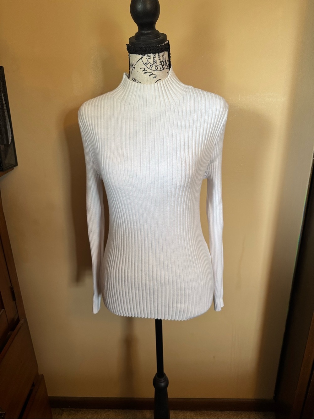 Women’s Ribbed Mock Neck Sweater - White
